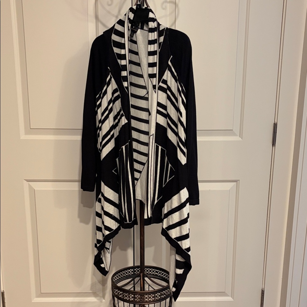 Worthington Black and White Geometric Cardigan